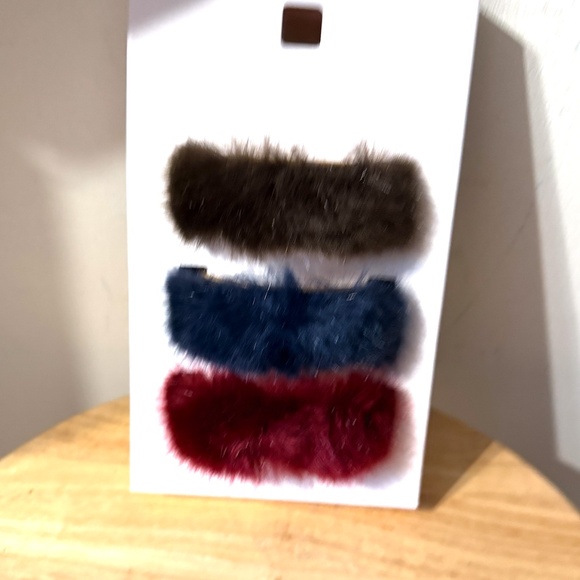 ara pack of three fur armbands bracelets limited edition NWT - Picture 6 of 8